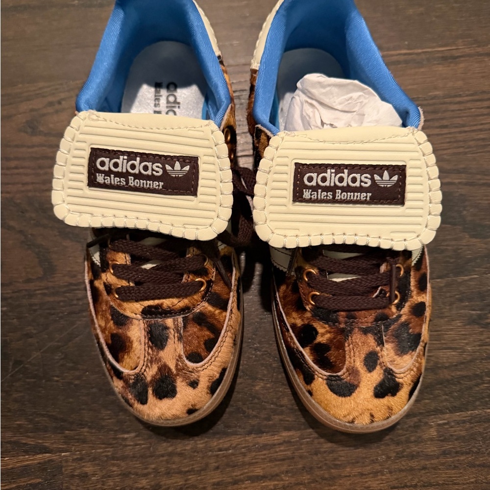 Leopard Sambas